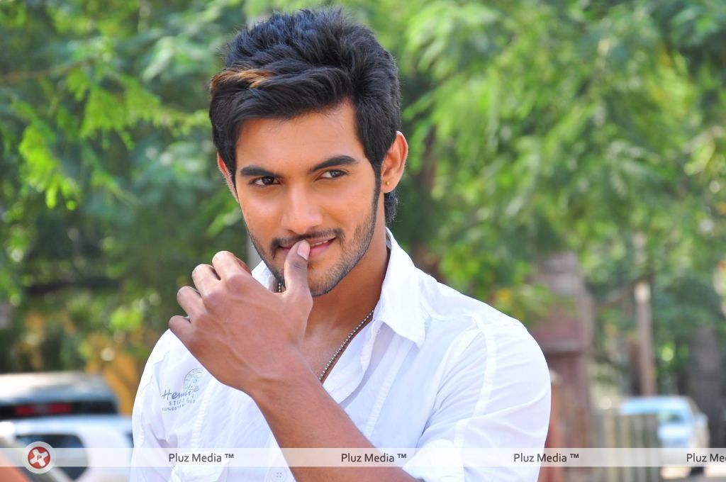 Aadi at Lovely Press Meet - Arrivals - Pictures | Picture 122207